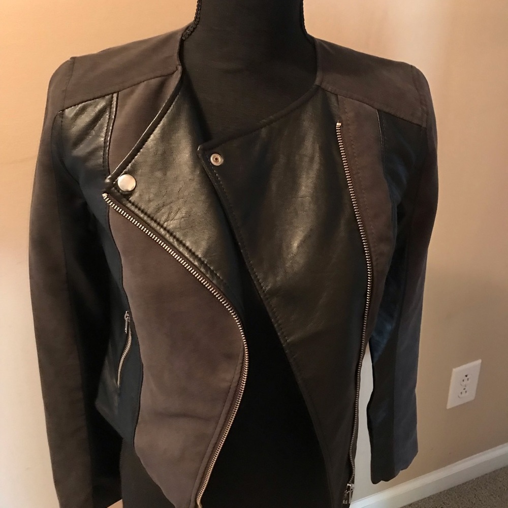 Divided H&M short, fitted jacket Size 2
